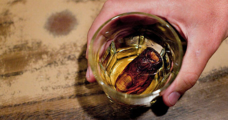 Άνδρας έδωσε τα 3 του δάχτυλα για να μπουν σε ένα από τα πιο περίεργα κοκτέιλ του κόσμου