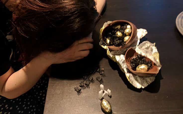 Έκανε μια πασχαλινή φάρσα στην κοπέλα του που σίγουρα δεν την ενθουσίασε 4 dslfkj10