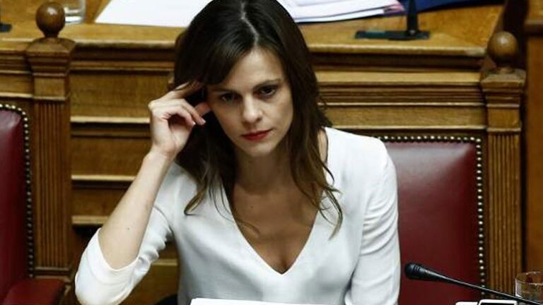 Αχτσιόγλου: «Στόχος μας η αύξηση του κατώτατου μισθού»