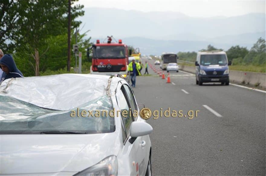 Νεκρός άνδρας από δέντρο που καρφώθηκε στο παρμπρίζ του αυτοκινήτου του 3 eg_4