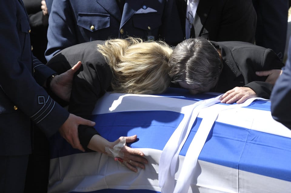Η Ελλάδα αποχαιρέτησε τον σμηναγό Γιώργο Μπαλταδώρο 12 fde67708f677207805db56285fe0d913