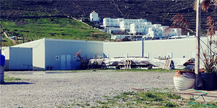 Στη Μύκονο οι εργαζόμενοι μένουν σε σπίτια κοντέινερ 1 mikonos1a