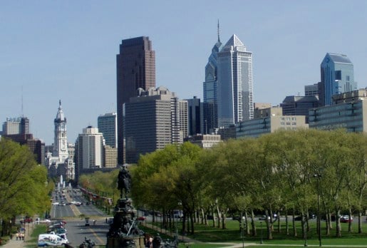 philadelphia skyline daytime crop1