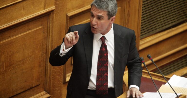 Λοβέρδος για ντύσιμο βουλευτών: «Έρχονται στη Βουλή με περιβολή πλαζ και προπόνησης»