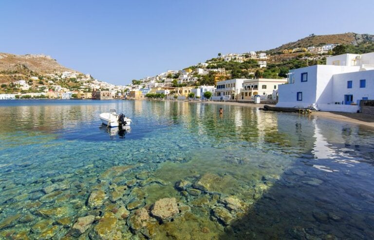 Tο ελληνικό νησί με το μεγαλύτερο φυσικό λιμάνι όλης της Μεσογείου