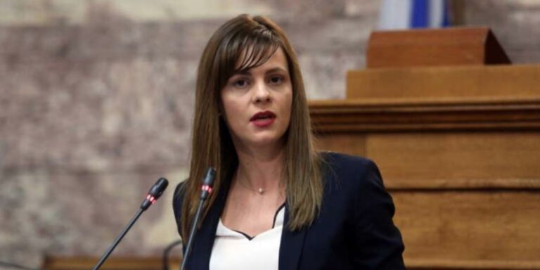 Αχτσιόγλου: «Αύγουστο επιστρέφουν οι συλλογικές συμβάσεις εργασίας και αυξάνεται ο κατώτατος μισθός»