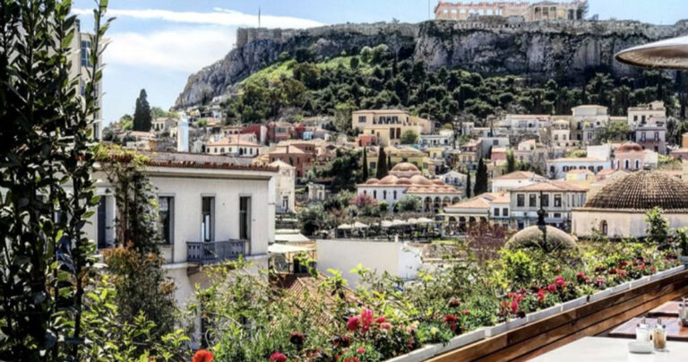 3 μυστικές ταράτσες με ασύλληπτη θέα στην Ακρόπολη που μόλις άνοιξαν
