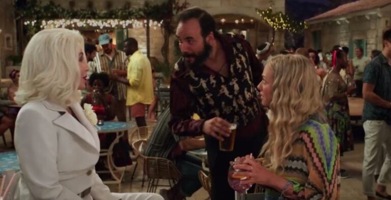 Ο Μουζουράκης  στο τρέιλερ του νέου Mamma Mia που μόλις κυκλοφόρησε