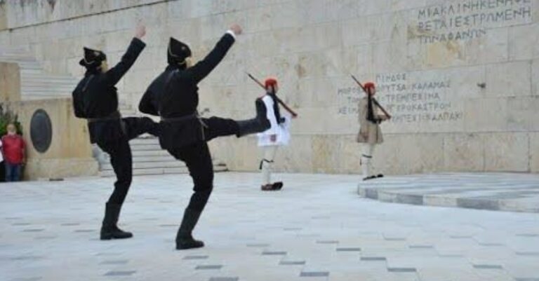 Πόντιοι Έυζωνες έκαναν αλλαγή φρουράς στο Σύνταγμα