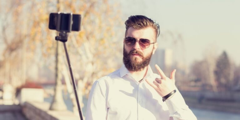 Έρευνα: Οι άντρες που βγάζουν πολλές selfies έχουν τάσεις ψυχοπάθειας