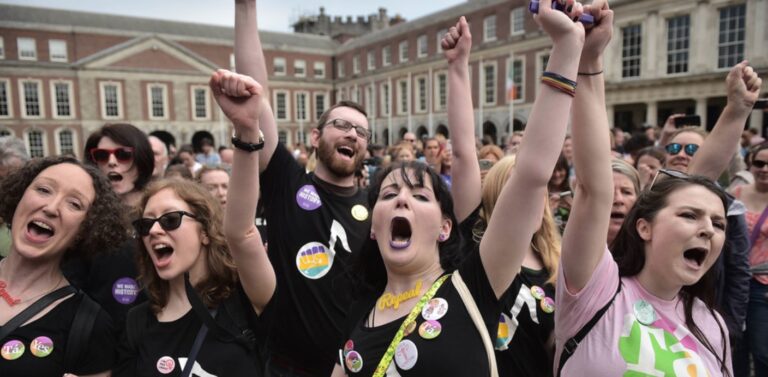 Νομιμοποιούνται οι αμβλώσεις στην Ιρλανδία μετά από δύο δεκαετίες