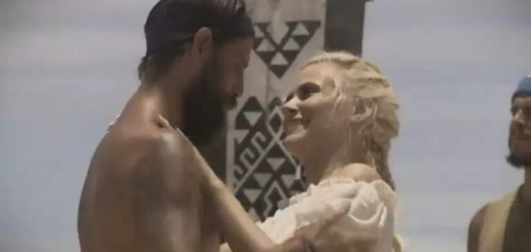 Survivor: Συγκινημένη η Λάουρα Νάργες έπεσε στην αγκαλιά του Μιχάλη Μουρούτσου