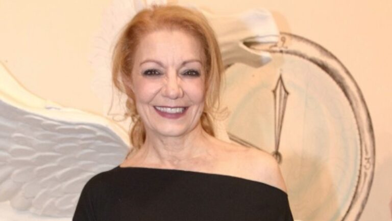 Η Πέμη Ζούνη δε μοιάζει καθόλου με την κόρη της