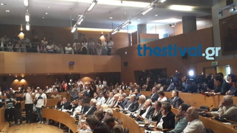 Πλήθος κόσμου στην συγκέντρωση υπέρ του Γιάννη Μπουτάρη