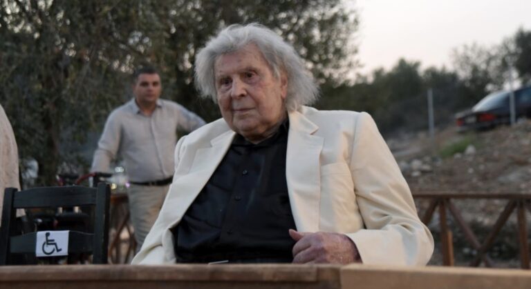 Θεοδωράκης: «Πράξη εθνικής μειοδοσίας η υποχώρηση στο όνομα»