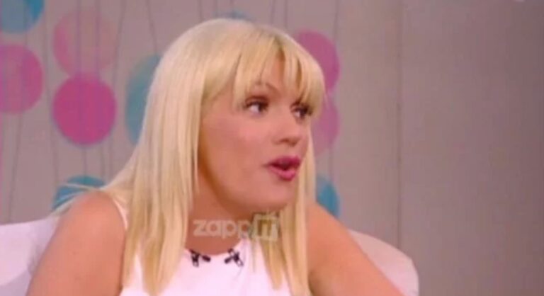 Σάσα Σταμάτη σε καλεσμένη της: «Περνάς καλά με τον άντρα σου; Το κάνετε;»
