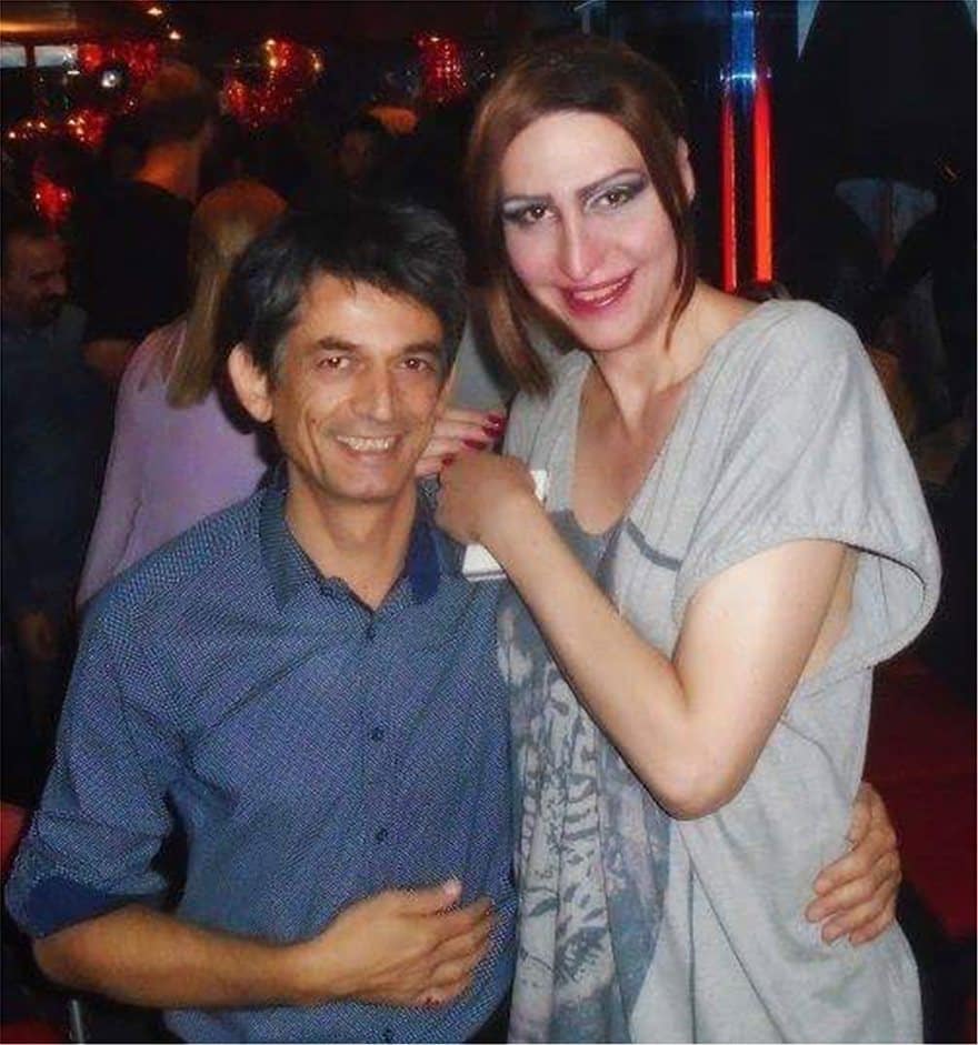Selfie με τρανσέξουαλ έβγαλε ο Καρανίκας 2 kar-foto-1