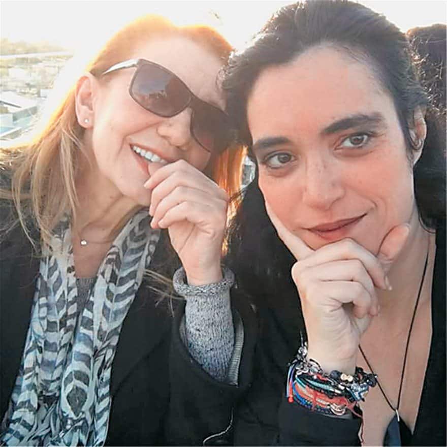 O έρωτας της Μπέσσυς Γιαννοπούλου με την Πέμη Ζούνη στο θέατρο και όχι μόνο 1 pemi5