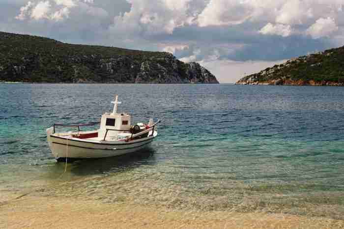 Το μεγαλύτερο και ασφαλέστερο φυσικό λιμάνι της Ελλάδας με την ατέλειωτη ομορφιά