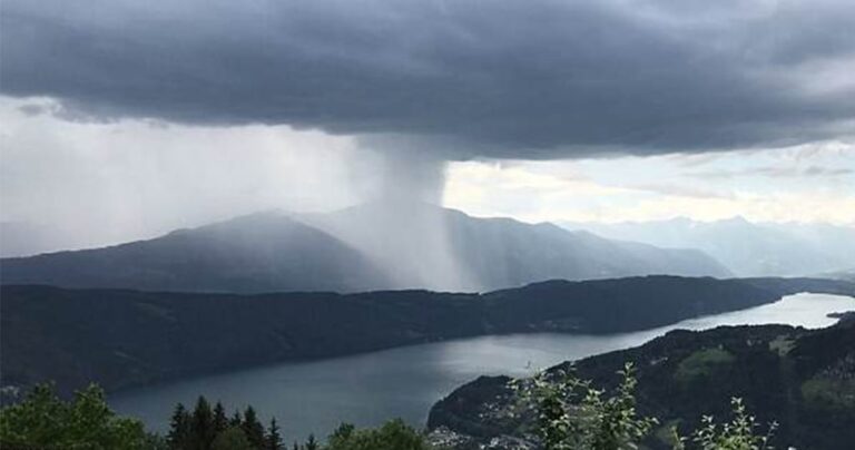 Εντυπωσιακό βίντεο δείχνει καταιγίδα να ρίχνει τόνους νερού σε μια ορεινή λίμνη