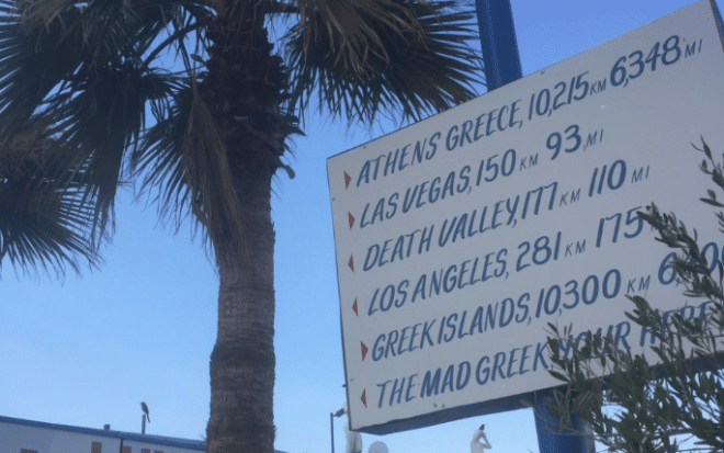 Mad Greek Cafe: Ο ομογενής που βγάζει εκατομμύρια στην έρημο πουλώντας γύρο Mad Greek Cafe: Ο ομογενής που βγάζει εκατομμύρια στην έρημο πουλώντας γύρο