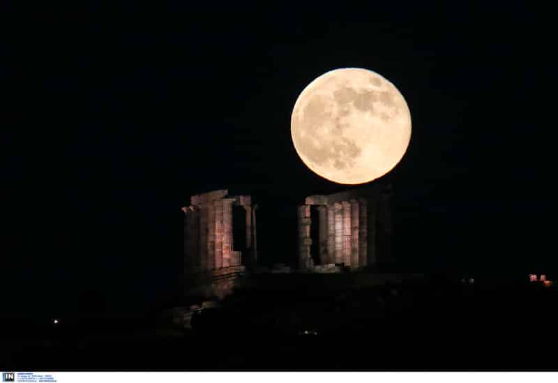 Strawberry moon του Ιουνίου, πάνω από το ναό του Ποσειδώνα -Φωτογραφίες: Intimenews