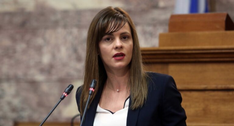 Αχτσιόγλου: «Για εμάς δεν υπάρχουν πολίτες δεύτερης κατηγορίας ή εργάτες δεύτερης κατηγορίας»