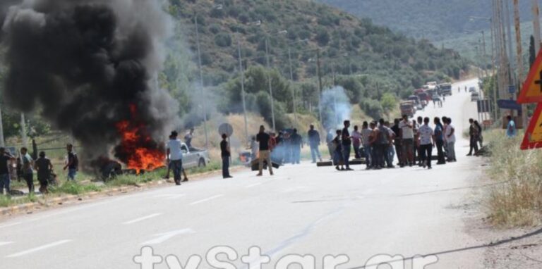 Άμφισσα: Ρομά έστησαν οδοφράγματα και έβαλαν φωτιά μετά την κηδεία της 13χρονης 