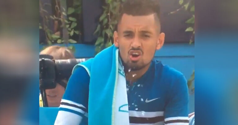 O Νίκος Κύργιος «αυνανίστηκε» στον πάγκο – Η απαράδεκτη κίνηση στην κάμερα