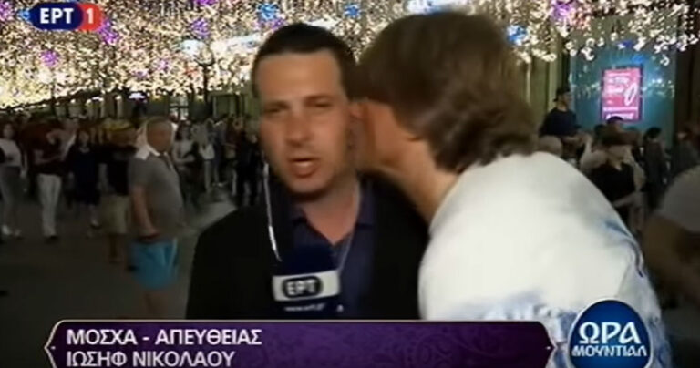 Απεσταλμένος της ΕΡΤ στο Μουντιάλ δέχεται ζωντανά σεξουαλική επίθεση από άνδρα οπαδό