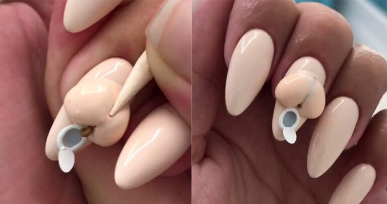 Γυναίκα έκανε μανικιούρ οπίσθια που δείχνουν να αφοδεύουν