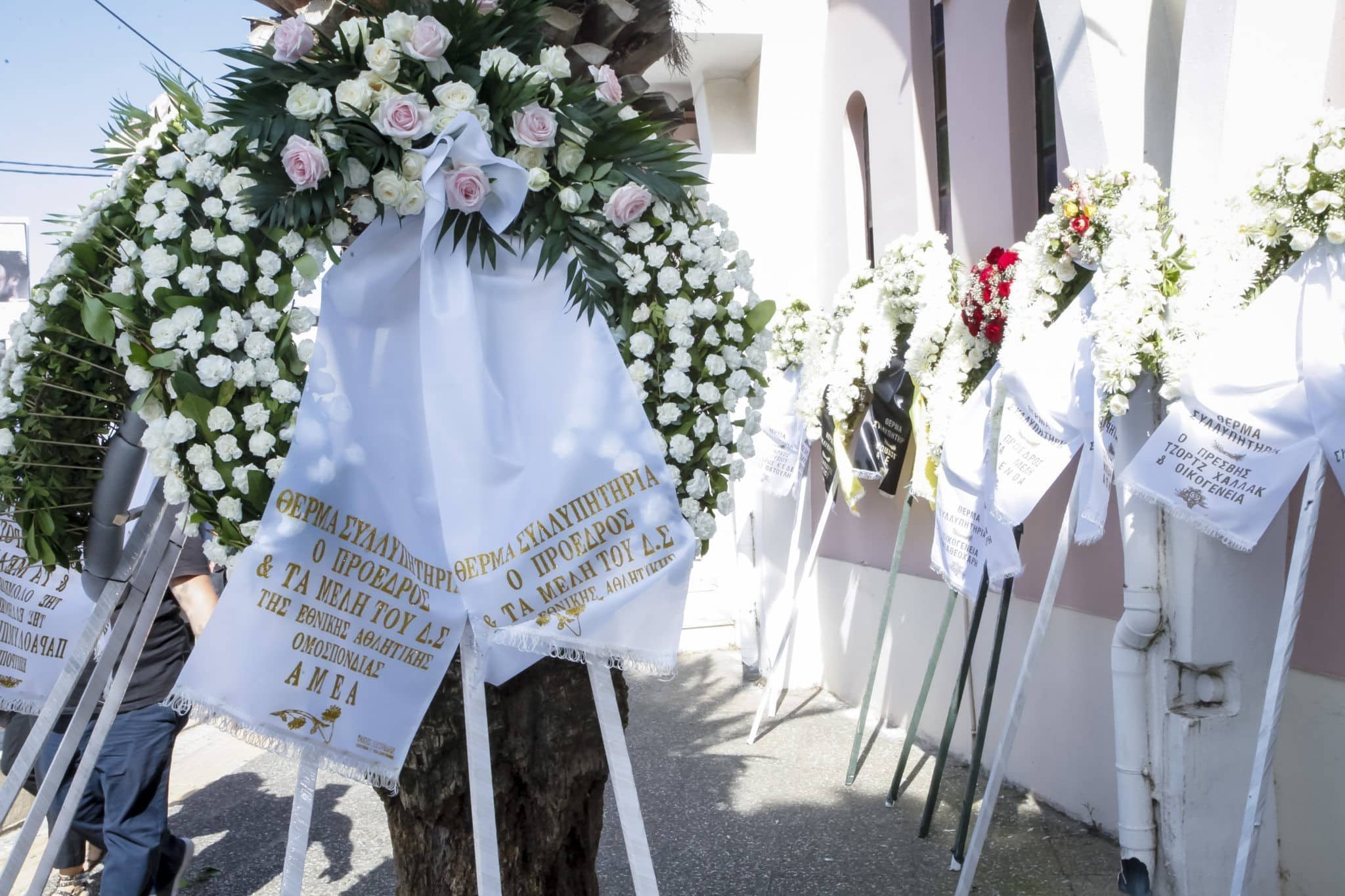 Σπαραγμός στην κηδεία της συζύγου του Πύρρου Δήμα - Λύγισε ο χρυσός ολυμπιονίκης 1 4484955