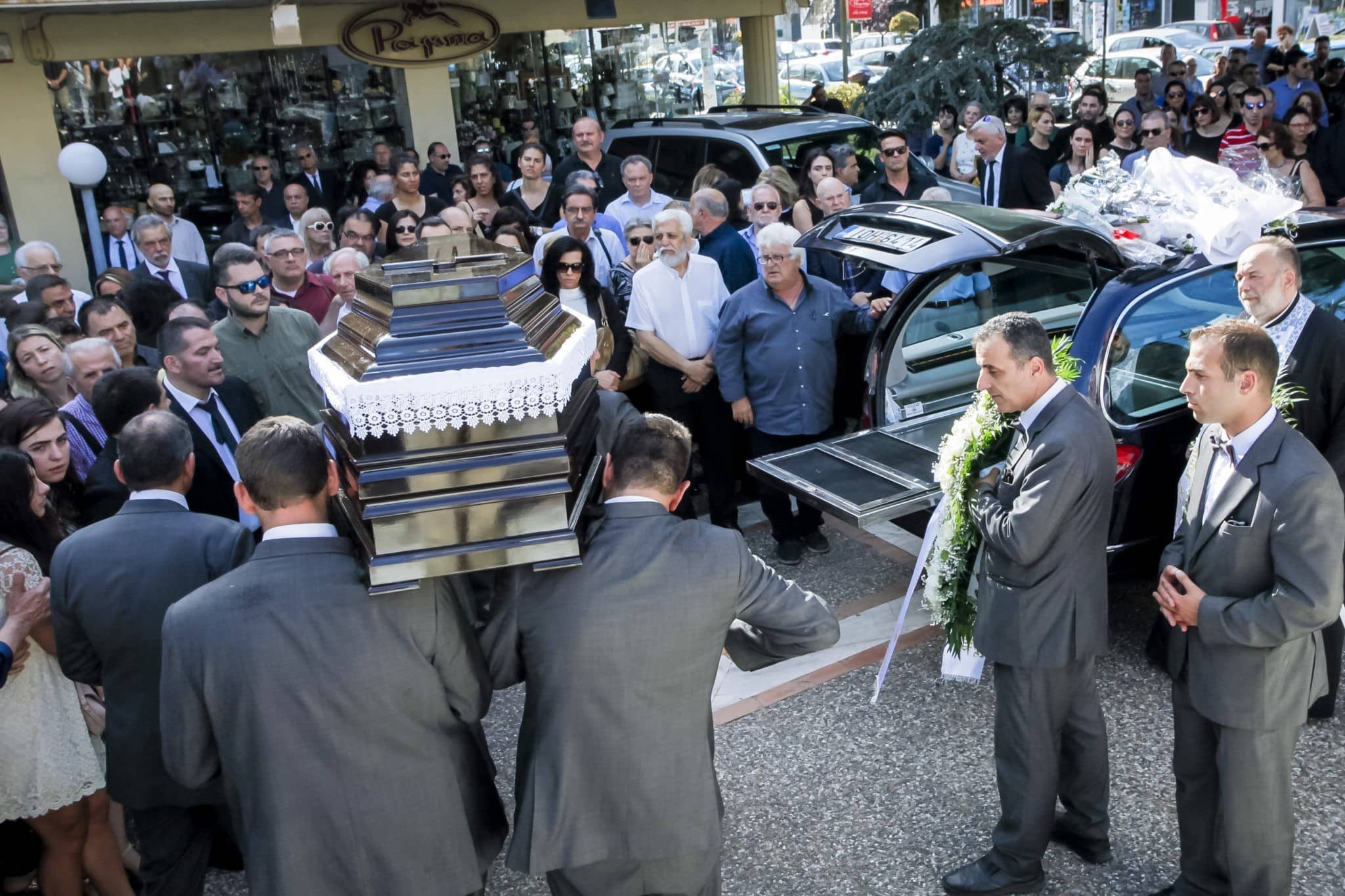 Σπαραγμός στην κηδεία της συζύγου του Πύρρου Δήμα - Λύγισε ο χρυσός ολυμπιονίκης 5 4484993