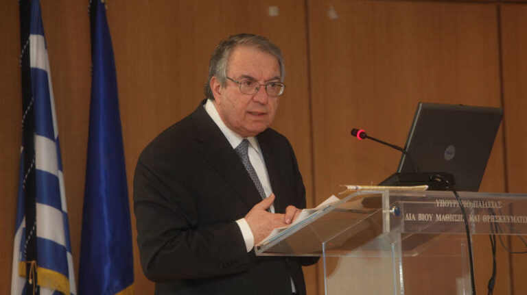 Μπαμπινιώτης διαψεύδει Κουρουμπλή για την «αναγνώριση Μακεδονικής γλώσσας»