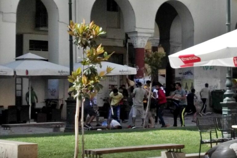 Θεσσαλονίκη: Πακιστανοί και Ιρακινοί ξυλοκοπούνται άγρια μεταξύ στην Αριστοτέλους