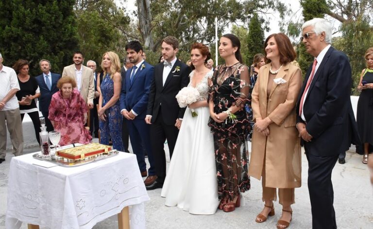 Η αμήχανη στιγμή που ο γιος της Έλλης Στάη δεν ξέρει το Πάτερ Ημών στον γάμο του