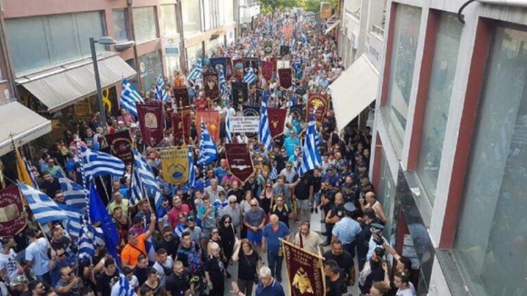 Χιλιάδες Ελλήνων φωνάζουν στην Κατερίνη για την ελληνικότητα της Μακεδονίας