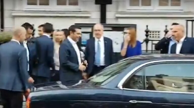 Έλληνες Λονδίνου σε Τσίπρα: «Προδότη πούλησες τη Μακεδονία για 30 αργύρια»