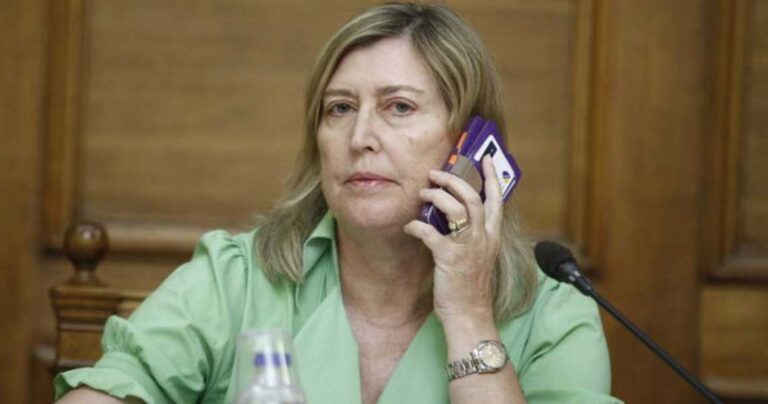 Η Καρακώστα συσχετίζει τις καισαρικές με τη βία σε ανάρτηση της