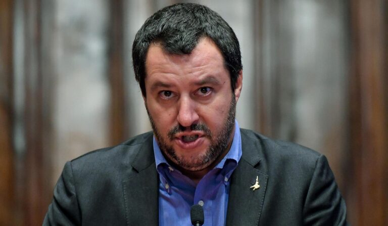 Σαλβίνι: «Τα πλοία των ΜΚΟ να ξεχάσουν την Ιταλία. Θα πλήξω τις μπίζνες μαφιόζων και δουλεμπόρων»