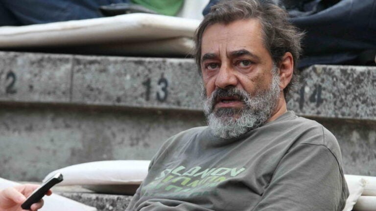 Αγνώριστος ο Αντώνης Καφετζόπουλος: Ξύρισε τo κεφάλι του