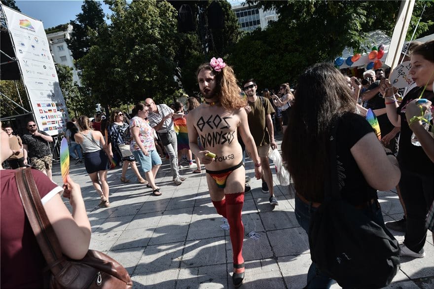 Πολύ μεγάλη η συμμετοχή του κόσμου στο φετινό Athens Pride 2018 25 athens_pride_mesa2