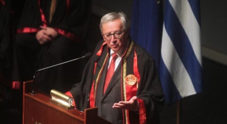 Γιούνκερ: «Η αξιοπρέπεια του ελληνικού λαού ποδοπατήθηκε»