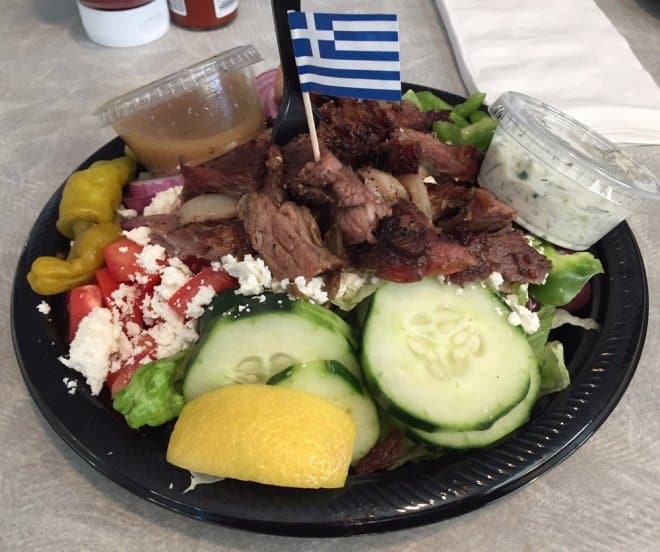Mad Greek Cafe: Ο ομογενής που βγάζει εκατομμύρια στην έρημο πουλώντας γύρο Mad Greek Cafe: Ο ομογενής που βγάζει εκατομμύρια στην έρημο πουλώντας γύρο