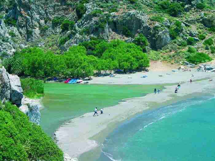 Η παράξενη παραλία της Ελλάδας που θυμίζει.. Αφρικανική όαση! 