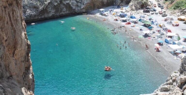 Η πιο συγκλονιστική παραλία της Εύβοιας που λίγοι άνθρωποι γνωρίζουν
