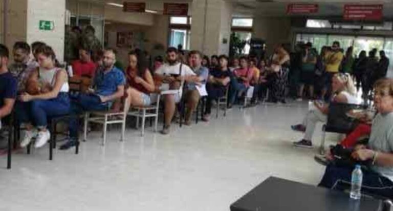 Ουρές στα νοσοκομεία για να δώσουν αίμα για τα θύματα των πυρκαγιών