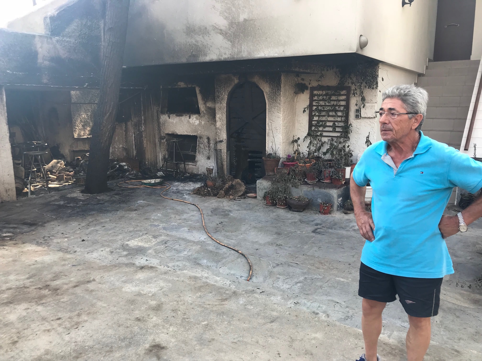 Σώθηκαν από θαύμα: Οικογένεια κλειδώθηκε στο σπίτι, το σφράγισαν και γλίτωσαν από την πυρκαγιά 2 24598cb1e75bab6a2e0798772e72c1a1