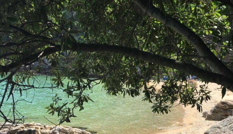 Η μυστική παραλία που «ενώνει» τη Θεσσαλονίκη με τη Χαλκιδική