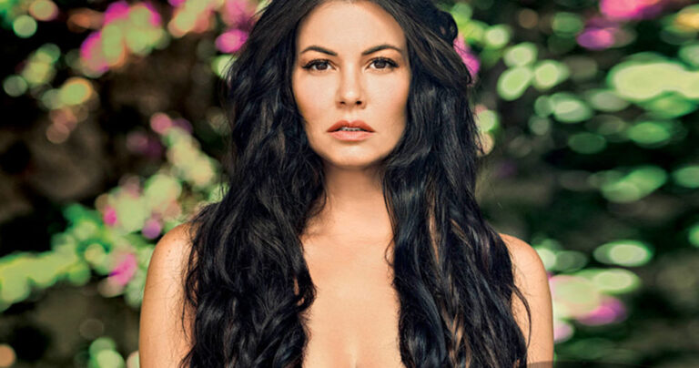 Πιο γuμνή και πιο ακομπλεξάριστη από ποτέ η Μαρία Κορινθίου